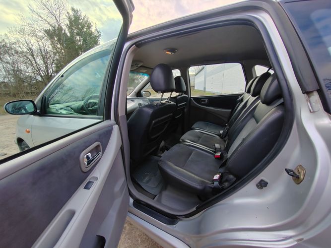 Nissan Almera Tino