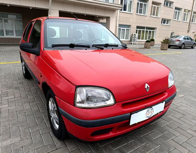 В кредит/лизинг без первого взноса Renault Clio I