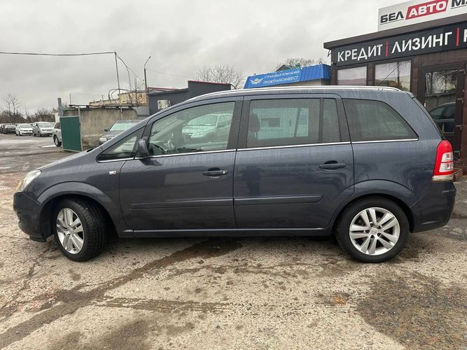 Купить Opel Zafira B в кредит от 464 руб/мес