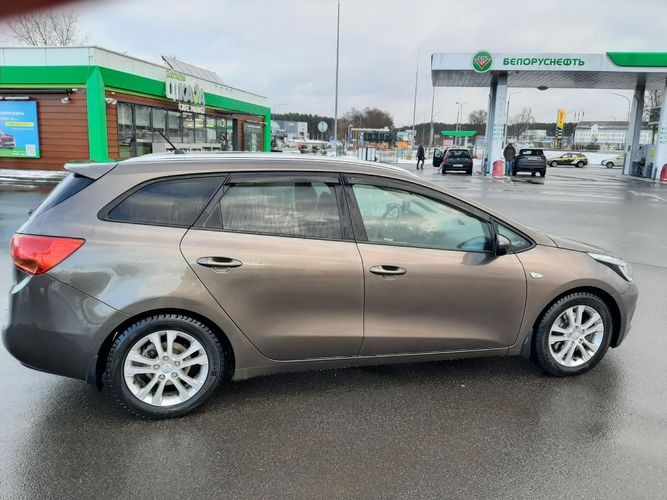 Автомобиль Kia CEED