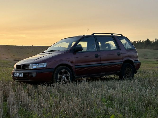 Mitsubishi space wagon