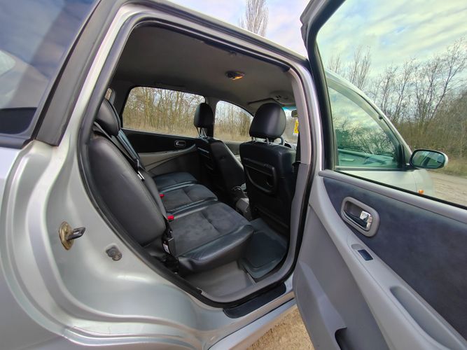 Nissan Almera Tino
