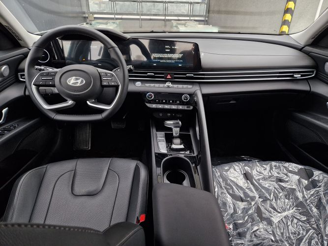 Hyundai Elantra CN7 