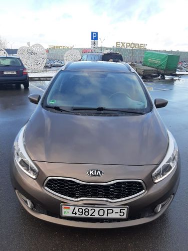 Автомобиль Kia CEED