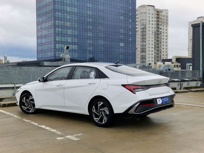 Hyundai Elantra CN7 