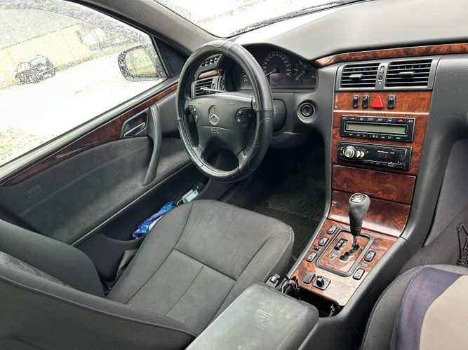 Mercedes Benz E270