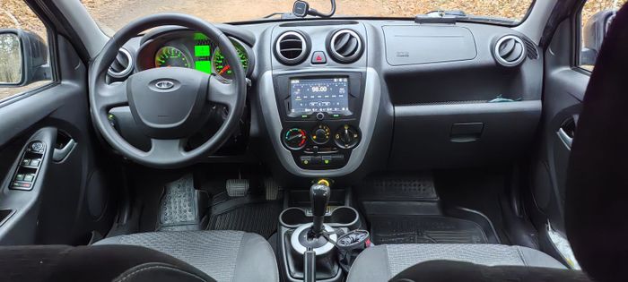 Lada Granta Liftback 2015 Робот ЛЮКС комплектация