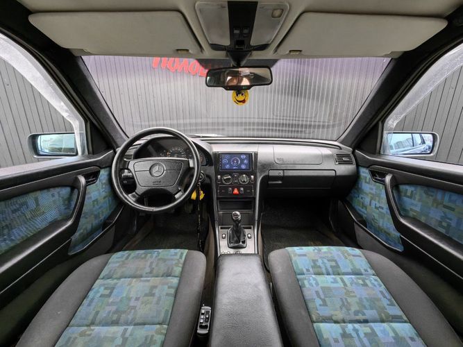 Mercedes-Benz C180