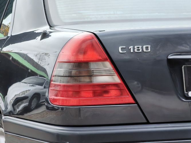 Mercedes-Benz C180