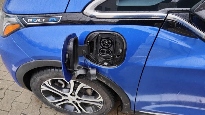 Chevrolet Bolt, Premier