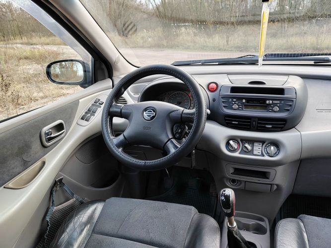 Nissan Almera Tino