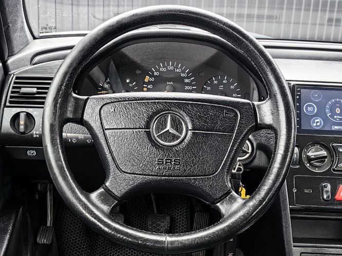 Mercedes-Benz C180