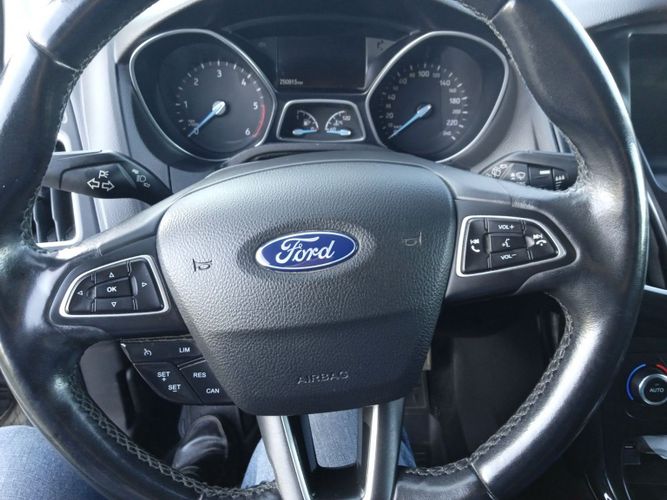 Автомобиль ford focus 3