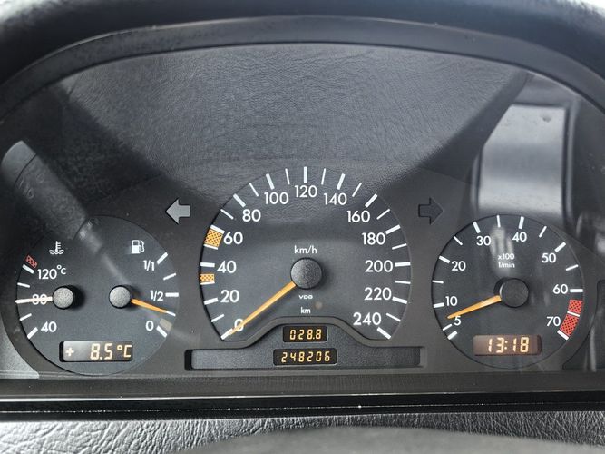 Mercedes-Benz C180