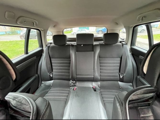 Легковое авто Renault laguna 2012