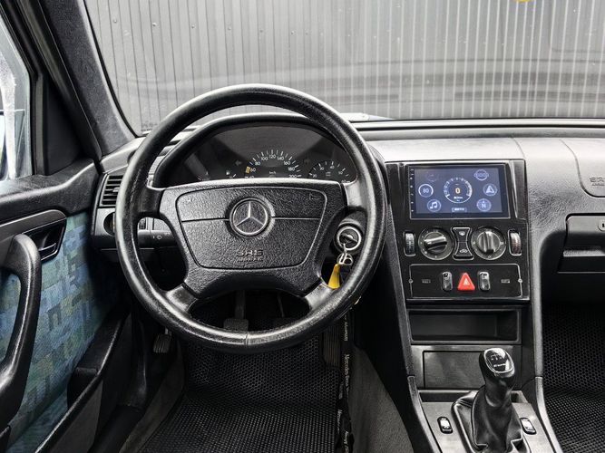 Mercedes-Benz C180