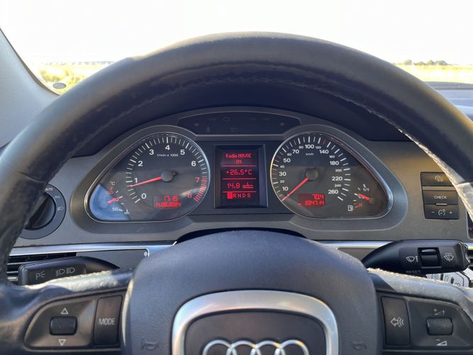 Автомобиль AUDI A6 C6