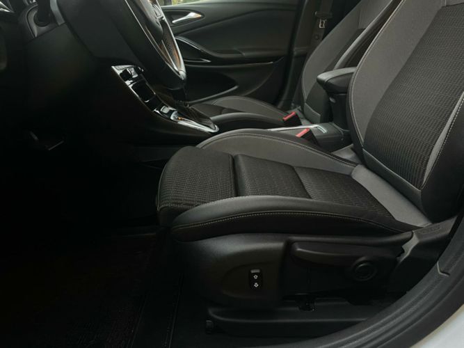 Автомобиль Opel Astra K