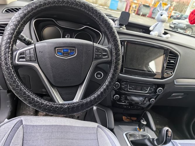 Машина Geely Emgrand x7