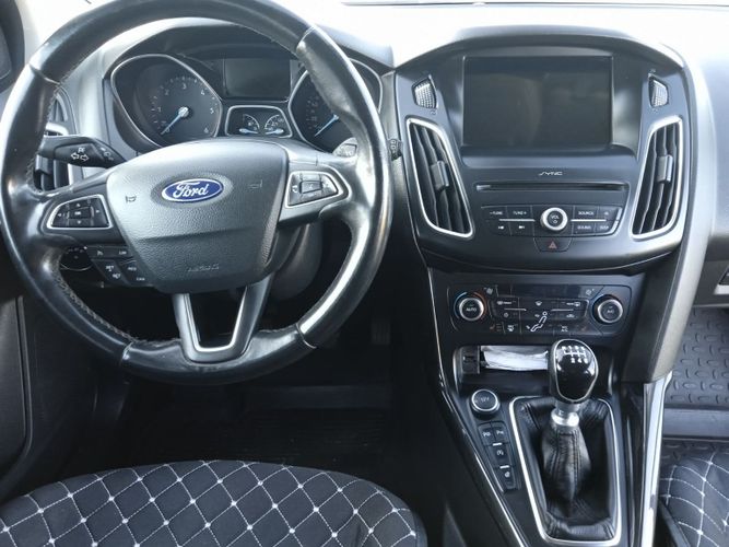 Автомобиль ford focus 3
