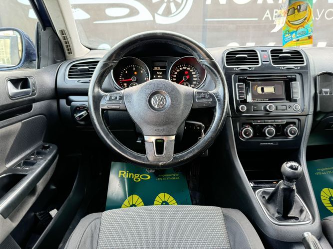 Volkswagen Golf VI