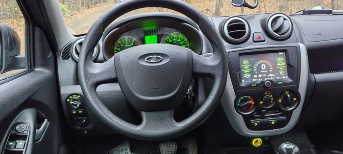Lada Granta Liftback 2015 Робот ЛЮКС комплектация