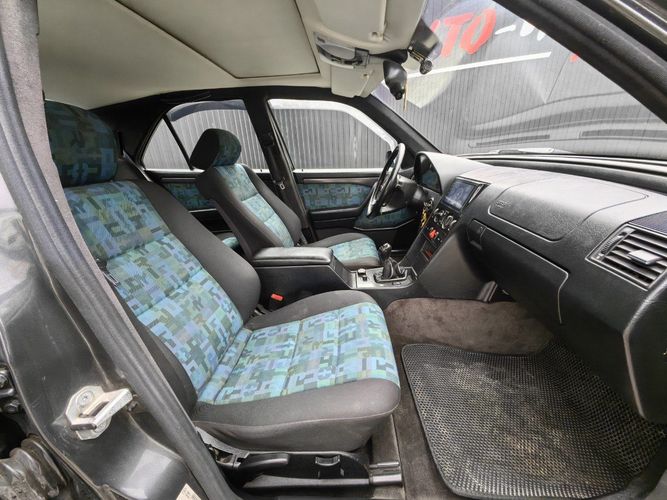 Mercedes-Benz C180