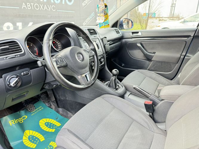 Volkswagen Golf VI