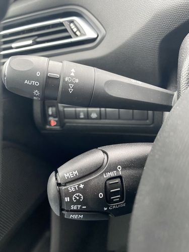 Peugeot 308 2019 год 1.5