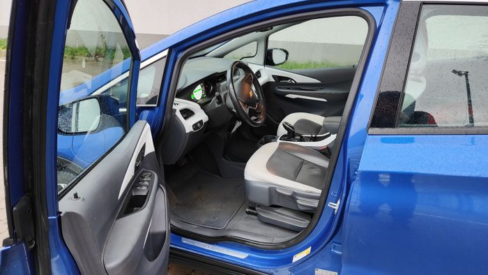 Chevrolet Bolt, Premier