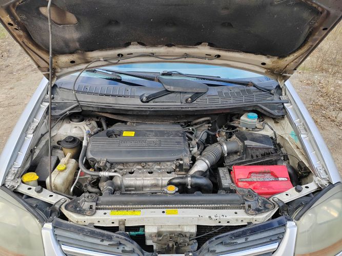 Nissan Almera Tino