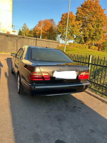 Mercedes Benz E270
