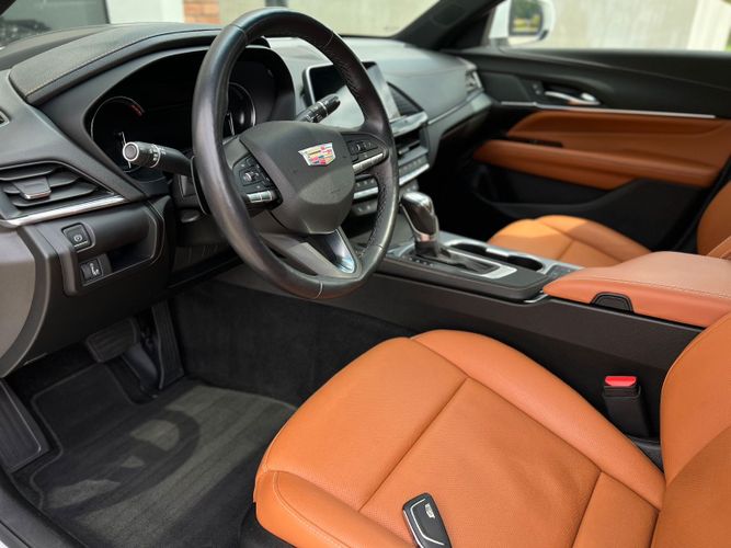Cadillac ct4. Premium Luxury