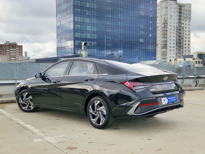 Hyundai Elantra CN7