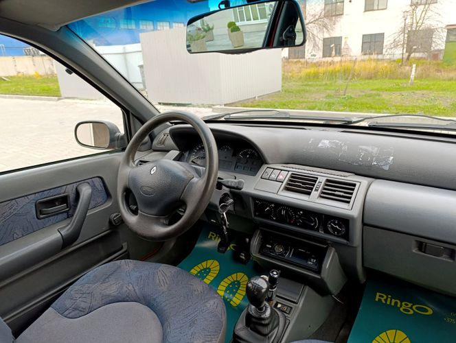 В кредит/лизинг без первого взноса Renault Clio I