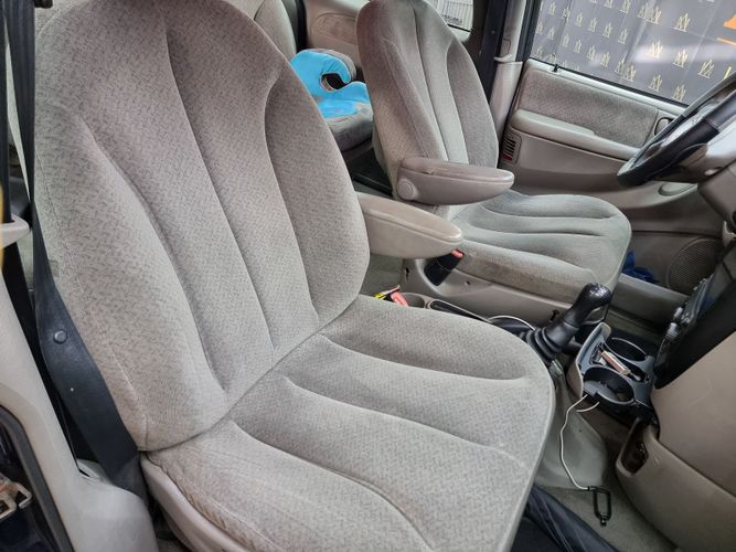 Chrysler Voyager IV, 7 мест, 2001