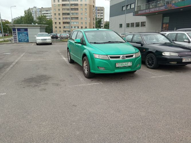 Электромобиль BYD E6