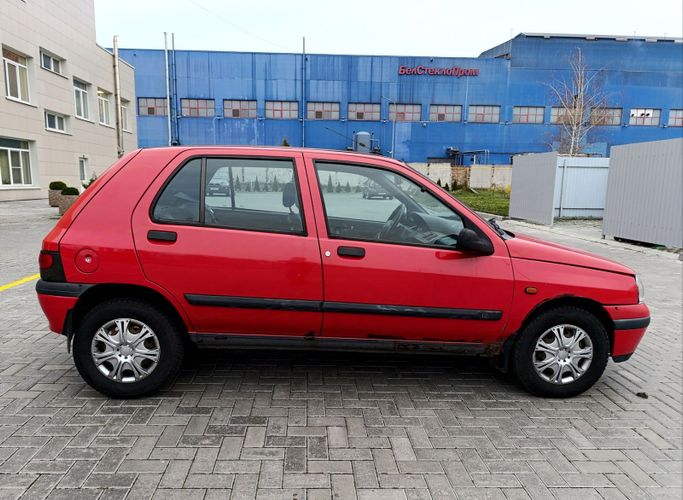 В кредит/лизинг без первого взноса Renault Clio I