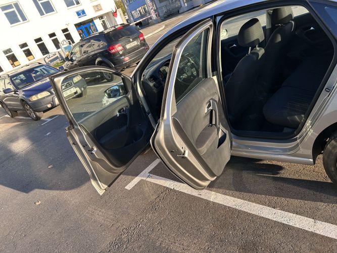 Авто Volkswagen Polo sedan
