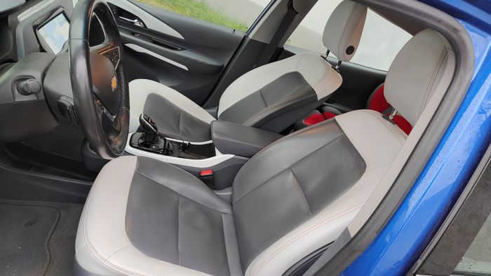 Chevrolet Bolt, Premier