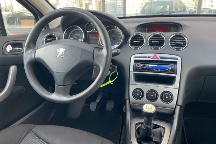 Peugeot 308 2010 1.4 MT