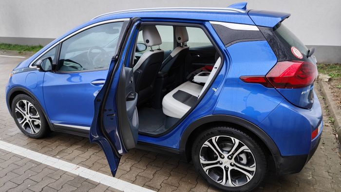Chevrolet Bolt, Premier