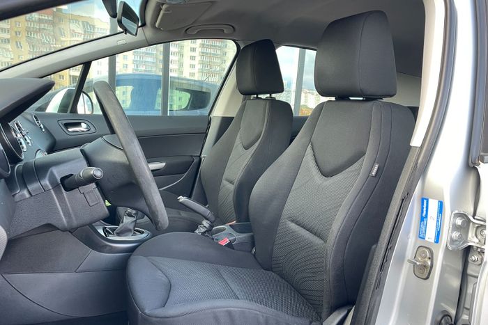 Peugeot 308 2010 1.4 MT